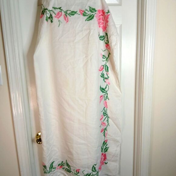 Vintage Pink Rose Embroidered Chabby Chic Square Table Cloth 48 X 48 - Picture 1 of 9